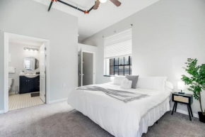 Classy 2BR Near MKC Airport Gym and Rooftop View
